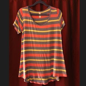 Medium LuLaRoe Classic T